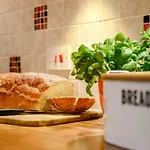 3 Bed In Penrith Oc-sz318