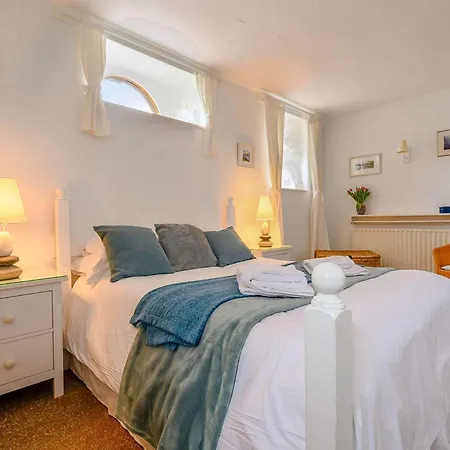 3 Bed In Sz318 Watermillock