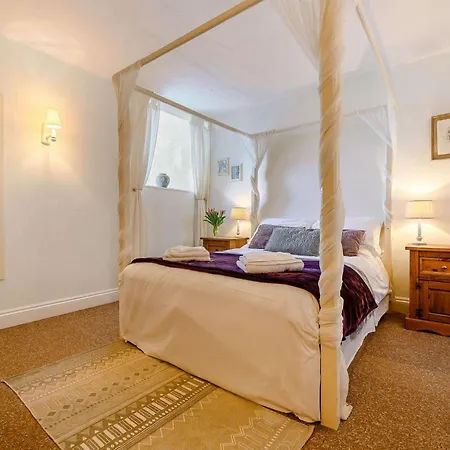 3 Bed In Sz318 Watermillock